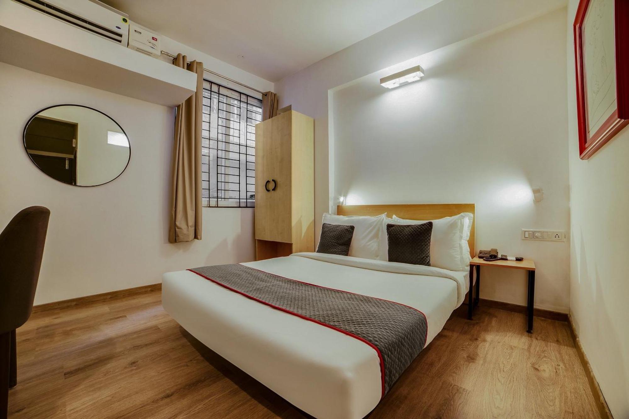 Townhouse Sarvar Hospitality Near Ascendas Park Square Mall Bangalore Exteriör bild