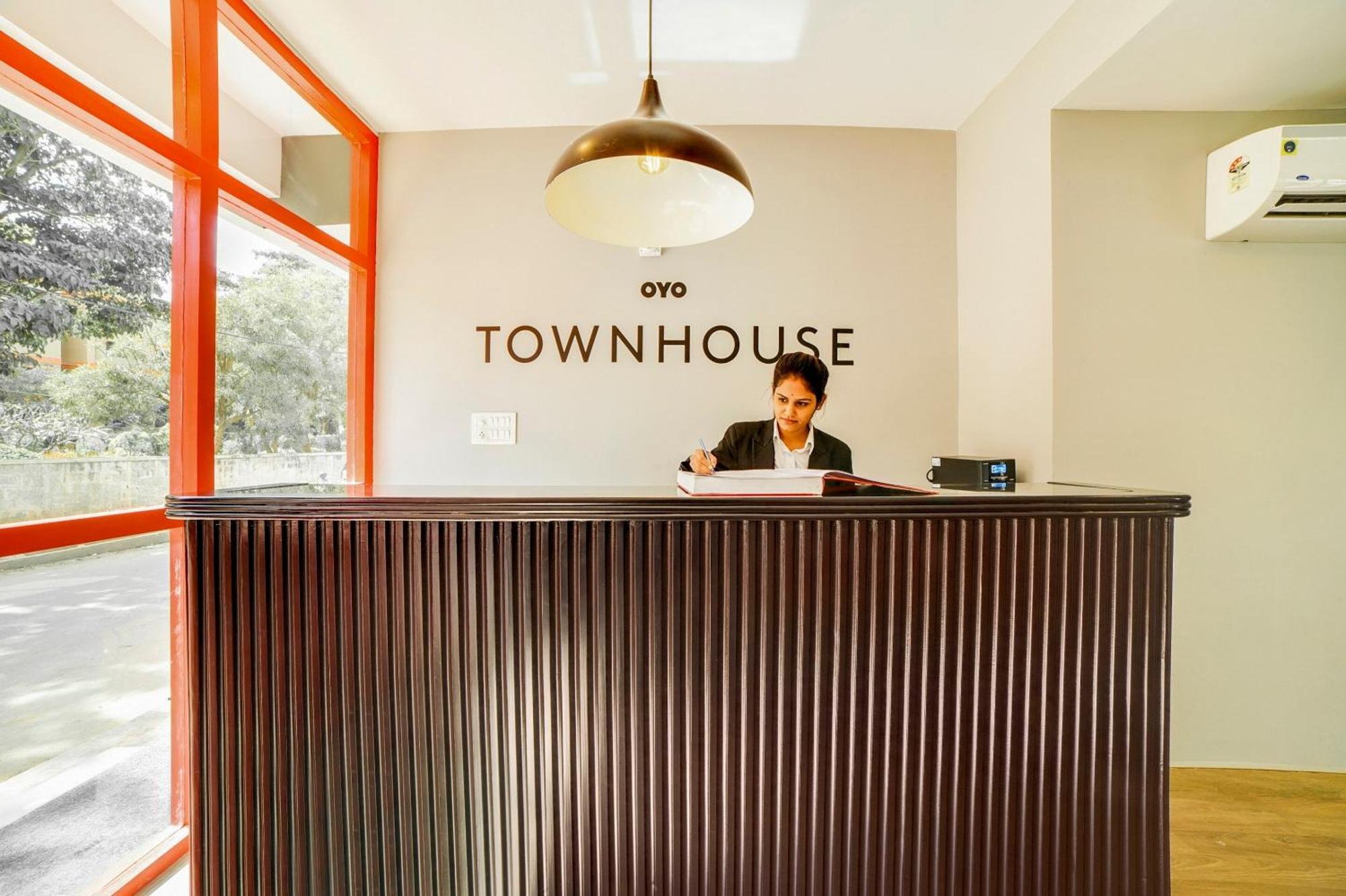 Townhouse Sarvar Hospitality Near Ascendas Park Square Mall Bangalore Exteriör bild