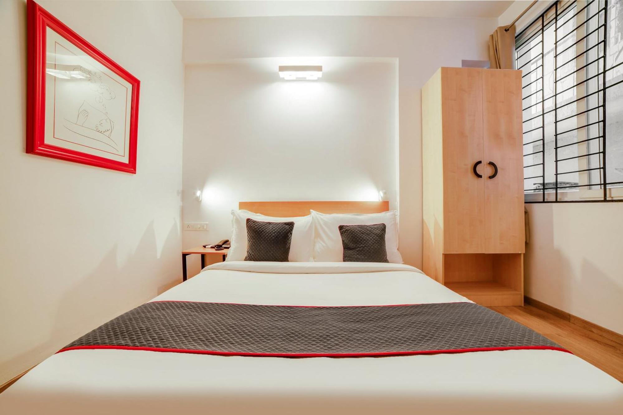 Townhouse Sarvar Hospitality Near Ascendas Park Square Mall Bangalore Exteriör bild