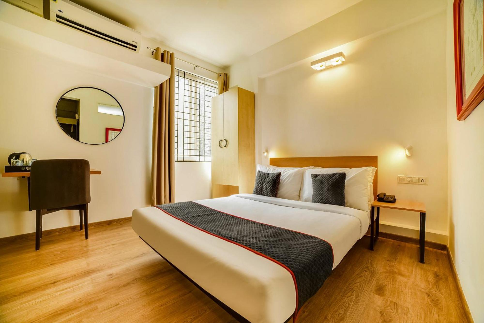 Townhouse Sarvar Hospitality Near Ascendas Park Square Mall Bangalore Exteriör bild
