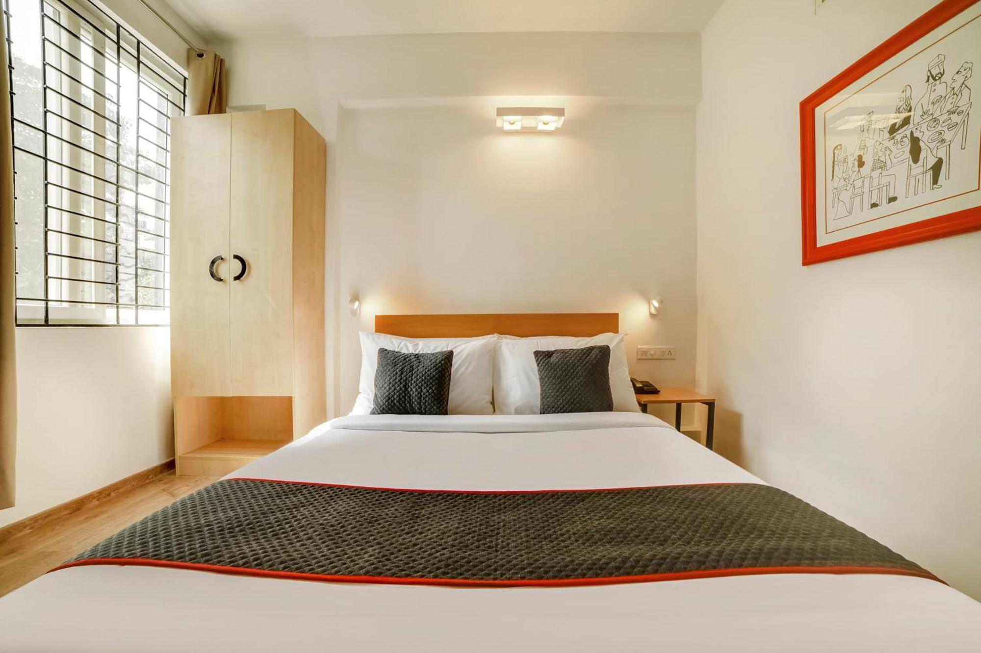 Townhouse Sarvar Hospitality Near Ascendas Park Square Mall Bangalore Exteriör bild