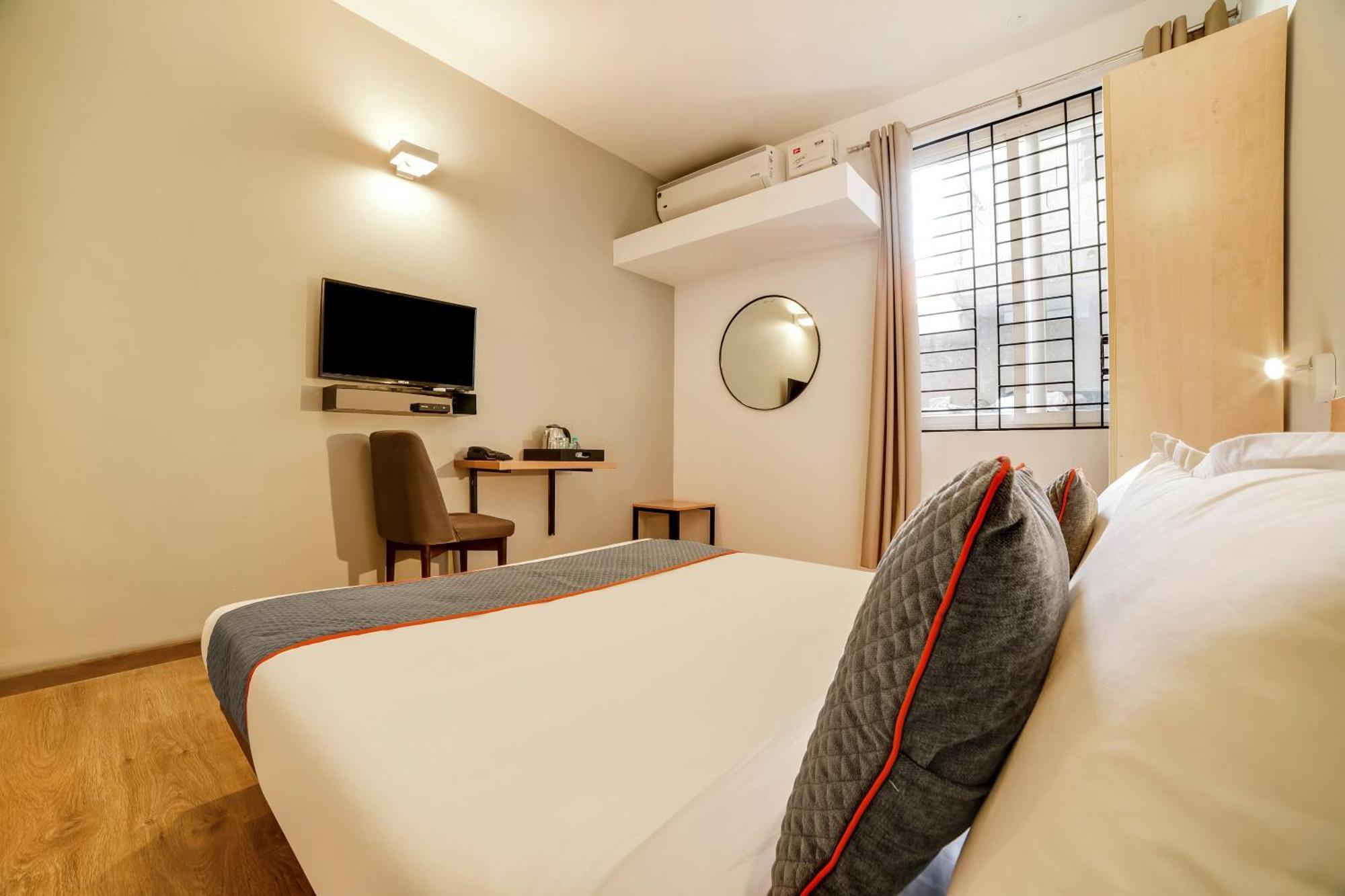 Townhouse Sarvar Hospitality Near Ascendas Park Square Mall Bangalore Exteriör bild
